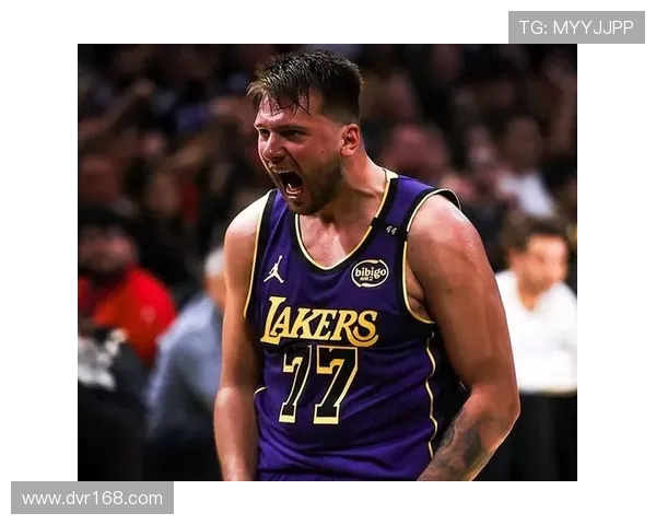 原创东契奇独狼式崩盘，老詹体能危机暴露！湖人脆弱的防守该如何补救